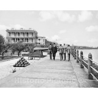 Charleston, South Carolina, Strolling on the East Battery, c1907